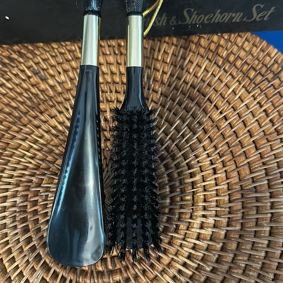 New in Box Vintage Hard Plastic Black Horse Head Shoe Horn and Brush Set - Picture 4 of 7